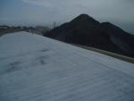 一承冷定噴漆區屋頂防水隔熱省電膠布固黏氈施工中